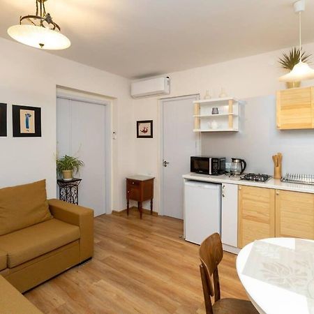 Wehost Liberty Square Apartments Тбилиси Экстерьер фото